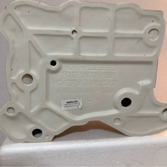 Department 56 “Home of Mr and Mrs Claus”. North Pole Series. Heritage Village - Picture 5 of 6